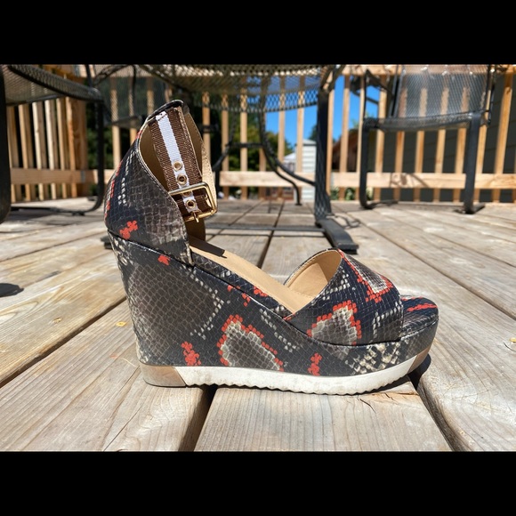 Size 7, worn once, comfortable - Picture 2 of 7